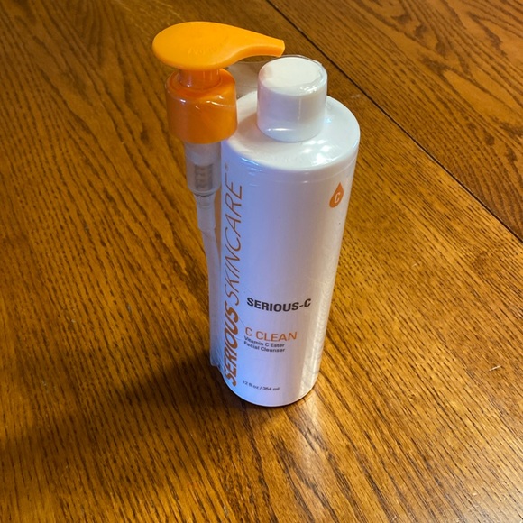 Serious Skin Care C-Clean Vitamin C Ester Facial Cleanser - Picture 2 of 8